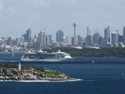 مغادرة السفينة السياحية  \"راديانس أوف ذا سيز\" (Radiance of the Seas) ميناء سيدني في 4 أبريل 2020 في سيدني، أستراليا. - المصدر: بلومبرغ