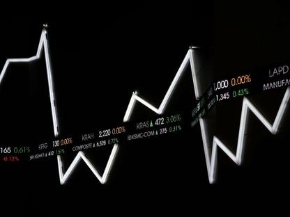 شاشة تظهر تحركات أسعار الأسهم في بورصة إندونيسيا بجاكرتا، بتاريخ 18 إبريل 2019.  - المصدر: بلومبرغ