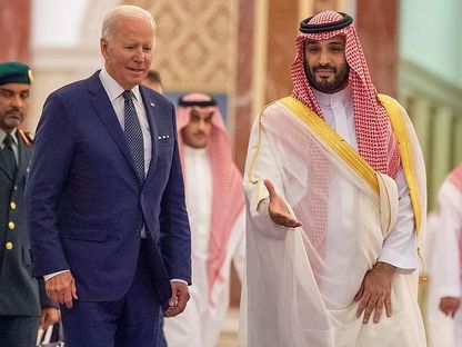 ولي العهد السعودي الأمير محمد بن سلمان مستقبلاً الرئيس الأميركي جو بايدن في قصر السلام بمدينة جدة السعودية في 15 يوليو 2022 - المصدر: بلومبرغ