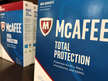 عبوة تحمل برنامجاً إلكترونياً لمحاربة الفيروسات عبر الإنترنت من إنتاج شركة مكافي (McAfee) - المصدر: رويترز