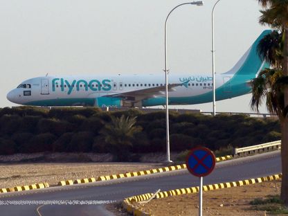 طائرة تابعة لشركة طيران ناس في \"مطار الملك خالد الدولي\" (King Khalid International Airport) في الرياض، السعودية - المصور: Fayez Nureldine /AFP via Getty Images