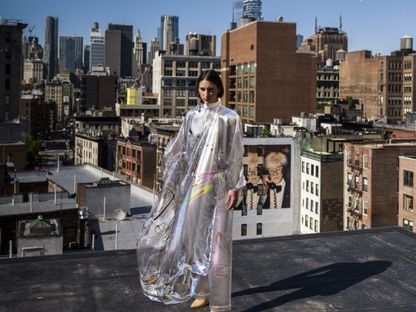 \"فابريسانت\"، وهي دار أزياء رقمية، باعت هذا الفستان عبر تقنية \"بلوكتشين\" مقابل 9,500 دولار في عام 2019. - المصدر: فابريسانت