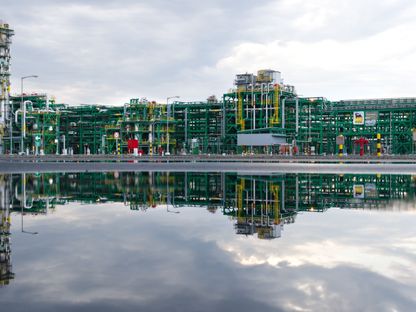 منشأة بولاشاك للنفط في حقل كاشاجان النفطي البحري بالقرب من أتيراو في كازاخستان. - المصدر: بلومبرغ
