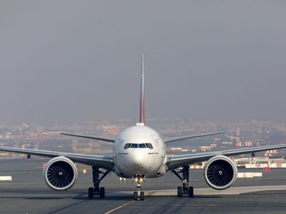 تمتلك \"دبي لصناعات الطيران\" أسطول يتكون من 425 طائرة، وتقدم خدماتها لما يزيد على 170 من عملاء خطوط الطيران - المصدر: بلومبرغ