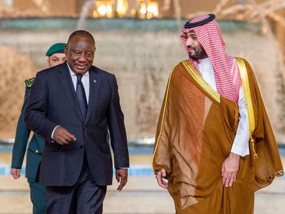 ولي العهد السعودي الأمير محمد بن سلمان خلال استقباله رئيس جمهورية جنوب أفريقيا سيريل رامافوزا في جدة 15 أكتوبر 2022 - رويترز
