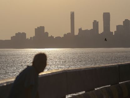 ناطحات سحاب على طريق مومباي الساحلي في منطقة مارين درايف، مومباي، الهند - المصدر: بلومبرغ