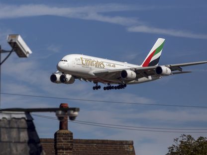 طائرة ركاب \"إيرباص\" \"ايه 380\" (A380)، تشغلها شركة \"طيران الإمارات\" - المصدر: بلومبرغ