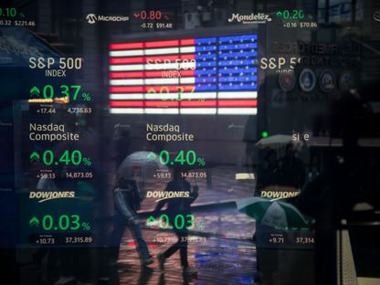 لوحة تعرض أداء المؤشرات في البورصة الأميركية  - المصدر: بلومبرغ