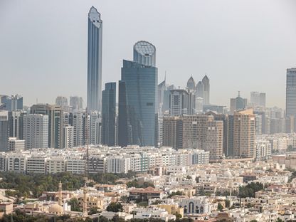 ناطحات السحاب السكنية والتجارية في أفق أبو ظبي، الإمارات العربية المتحدة - المصدر: بلومبرغ