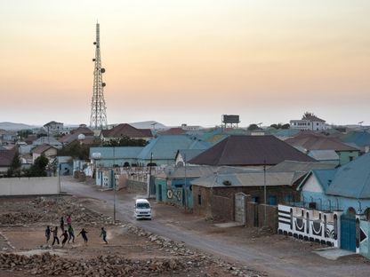 Boys play football in Garowe, Puntland, Somalia. Photographer: Andrew Renneisen/Getty Images Europe - المصدر: بلومبرغ