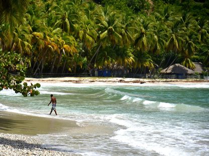 السياحة قد تسهم بشكل كبير في تحسين أوضاع الاقتصاد في هايتي الذي يعاني منذ سنوات طويلة - المصدر: بلومبرغ