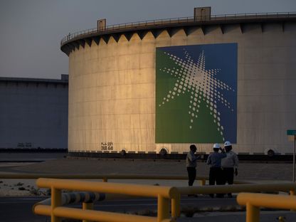 صهاريج تخزين النفط الخام في مصفاة نفط رأس تنورة التابعة لشركة أرامكو السعودية. - المصدر: بلومبرغ