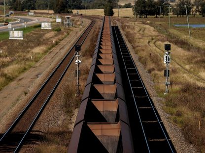 قطار فحم فارغ يتجه نحو مناجم الفحم خارج سينغلتون، نيو ساوث ويلز ، أستراليا ، يوم الجمعة ، 6 مايو ، 2022. - المصدر: بلومبرغ