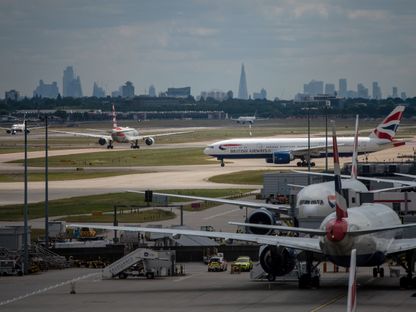 طائرات ركاب، في مطار هيثرو، لندن - المصدر: بلومبرغ
