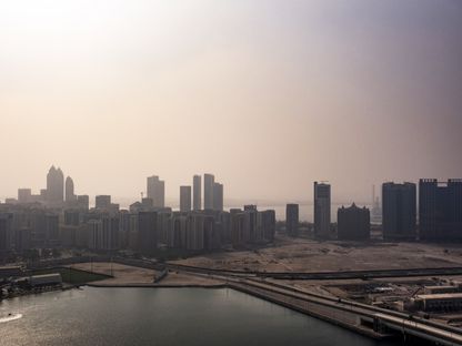 أفق المدينة من سوق أبوظبي العالمي في الإمارات العربية المتحدة - المصدر: بلومبرغ