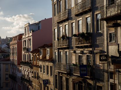 المباني السكنية التقليدية في منطقة برينسيبي ريال في لشبونة، البرتغال  - المصدر: بلومبرغ