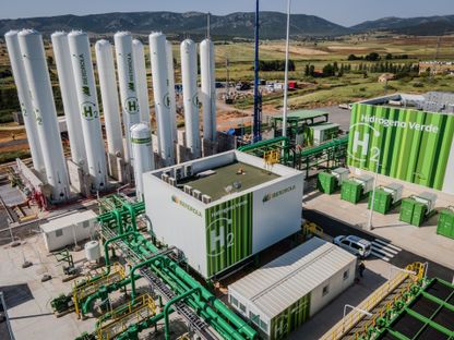 منشأة الهيدروجين الأخضر التابعة لشركة \"ايبردرولا\" في بورتولانو - المصدر: بلومبرغ