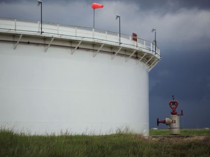 صهريج نفطي في منظقة بريان ماوند لتعبئة الاحتياطي النفطي الإستراتيجي والتابعة لوزارة الطاقة الأميركية في فريبورت، تكساس، الولايات المتحدة - المصدر: بلومبرغ