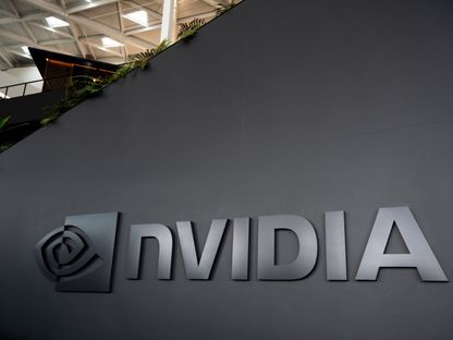شعار \"إنفيديا\" يزين واجهة المقر الرئيسي للشركة في سانتا كلارا، كاليفورنيا، الولايات المتحدة - المصدر: بلومبرغ