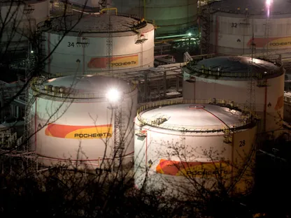 منشآت تخزين نفط تابعة لشركة \"روسنفت\" في توابسي، روسيا - بلومبرغ