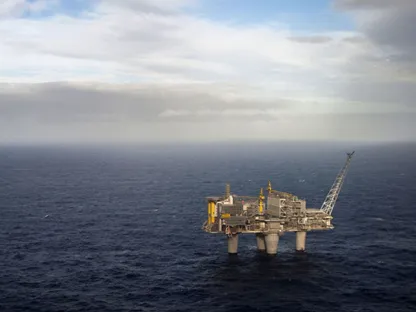 منصة بحرية للتنقيب عن الغاز الطبيعي - المصدر: بلومبرغ