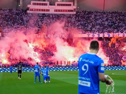 احتفالات جماهير نادي الهلال السعودي في إحدى المباريات - المصدر: بلومبرغ