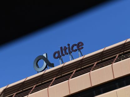 شعار شركة الاتصالات البرتغالية \"ألتيس\" (altice) يعلو مقرها الرئيسية في العاصمة البرتغالية لشبونة - المصدر: بلومبرغ