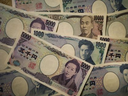 أوراق نقدية يابانية من فئات ألف وخمسة آلاف وعشرة آلاف ين - المصدر: بلومبرغ
