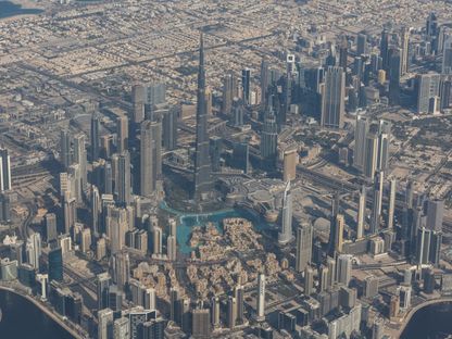 برج خليفة، وسط المباني التجارية الأخرى في دبي، الإمارات العربية المتحدة. - المصدر: بلومبرغ