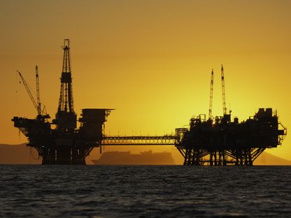 منصة "إلين" و"إيلي" البحرية لاستخراج النفط والغاز التي تديرها شركة "بيتا أوبريتنغ كومباني"، قبالة ساحل لونغ بيتش، بولاية كاليفورنيا، الولايات المتحدة الأميركية - المصدر: بلومبرغ