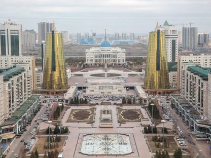 القصر الرئاسي، يتوسط المشهد، في أستانا، كازاخستان. - المصدر: بلومبرغ