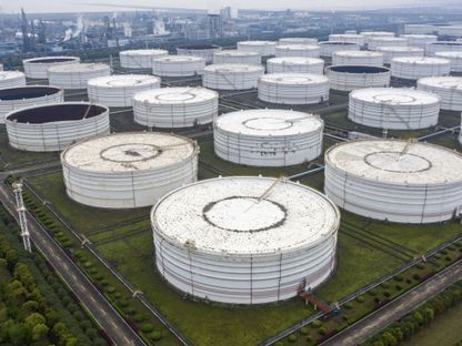 صهاريج تخزين النفط في ضواحي مدينة نينغبو بمقاطعة تشجيانغ الصينية يوم الأربعاء 22 أبريل 2020 - المصدر: بلومبرغ