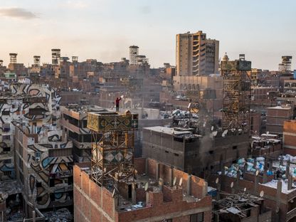 أسطح منازل منشية ناصر، وهي منطقة تُعرف بمدينة القمامة، في القاهرة، مصر - المصدر: بلومبرغ