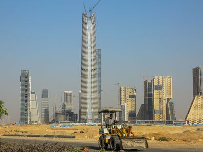 ناطحات سحاب بينها البرج الأيقوني وسط الحي المالي بالعاصمة الإدارية الجديدة شرق القاهرة في مصر - المصدر: بلومبرغ