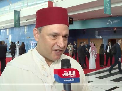 رياض مزور، وزير الصناعة والتجارة المغربي خلال مقابلة مع "الشرق" في أبوظبي. - المصدر: الشرق