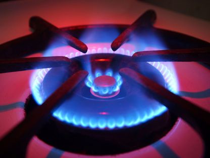 الطهي في المنزل باستخدام موقد الغاز قد يكون سبباً في بطء التحول إلى كهربة المنازل الأمريكية ويهدد خط خفض الانبعاثات الكربونية - المصدر: غيتي إيمجز