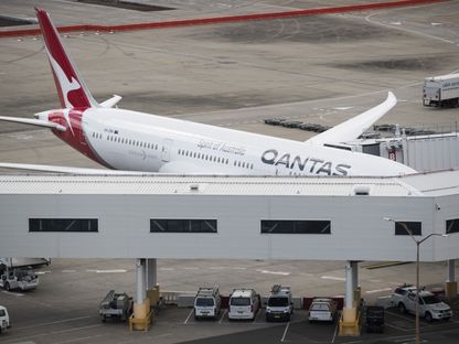 طائرة تابعة لشركة \"كوانتاس\" على مدرج مطار سيدني، أستراليا - المصدر: بلومبرغ