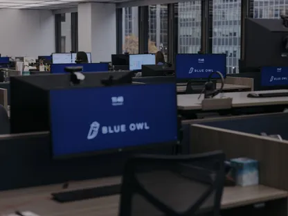 أجهزة كمبيوتر في مكتب شركة \"بلو أول\" داخل مبنى سيغرام الواقع في 375 بارك أفينيو في حي ميدتاون إيست، نيويورك، الولايات المتحدة - بلومبرغ