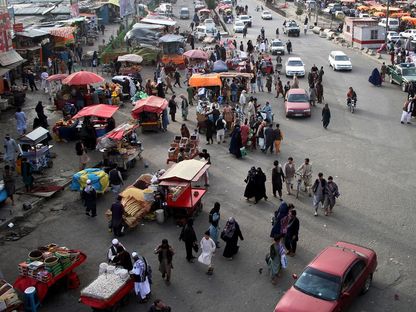 انهيار الاقتصاد الأفغاني بعد سيطرة \"طالبان\" على الحكم يهدد بأزمة جوع كبرى قد تؤدي لوفاة مليون طفل - المصدر: بلومبرغ