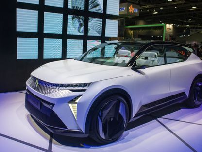 سيارة الدفع الرباعي الكهربائية \"رينو سينيك\" في يوم افتتاح معرض باريس للسيارات في باريس، فرنسا، يوم الاثنين الموافق 17 أكتوبر 2022 - المصدر: بلومبرغ