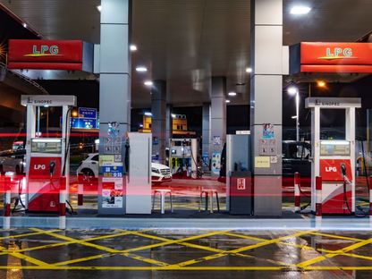 مضخات الغاز بمحطة وقود تابعة لـ \"تشاينا بتروليوم اند كيميكال\" (سينوبك) في هونغ كونغ الصين يوم السبت 23 مارس 2019.  - المصدر: بلومبرغ