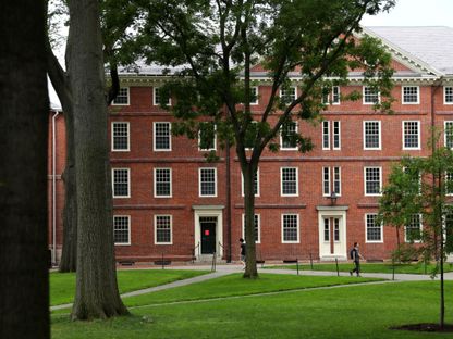 مبنى من مباني جامعة هارفرد في كامبريدج بولاية ماساتشوستس الأمريكية - المصدر: غيتي إيميجز