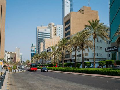 حركة المرور في أحد شوارع العاصمة الكويتية - المصدر: بلومبرغ