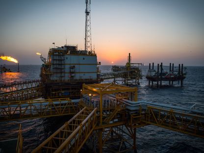 منصة نفطية بحرية في حقل نفط سلمان، تديرها شركة النفط البحرية الإيرانية الوطنية، بالقرب من جزيرة لافان في الخليج العربي - المصدر: بلومبرغ