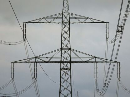برج لنقل الكهرباء عالية الجهد - المصدر: بلومبرغ