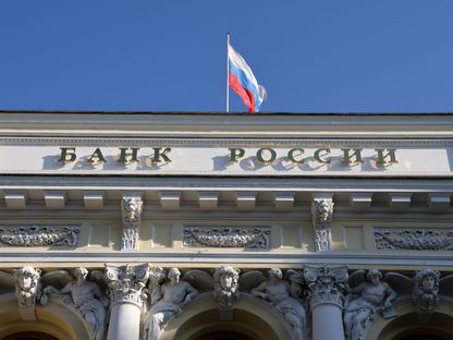 مبنى البنك المركزي الروسي في موسكو.. أخلّت روسيا بشروط إصدار سندات من خلال سداد مستحقات المستثمرين بالروبل بدلاً من الدولار - المصدر: بلومبرغ