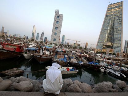 صورة لمدينة الكويت ويظهر فيها مقر بنك االكويت المركزي - المصدر: \"ا ف ب\"