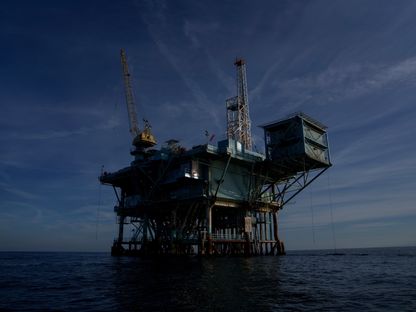 المنصة \"B\"، وهي منصة بحرية للنفط والغاز تديرها شركة \"DCOR\"، في حقل دوس كوادراس قبالة ساحل سانتا باربرا، كاليفورنيا، الولايات المتحدة - المصدر: بلومبرغ