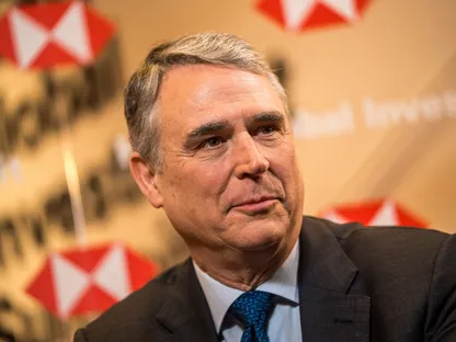 مايكل روبرتس، رئيس قطاع الخدمات المصرفية للشركات والمؤسسات في بنك \"إتش إس بي سي\" - بلومبرغ