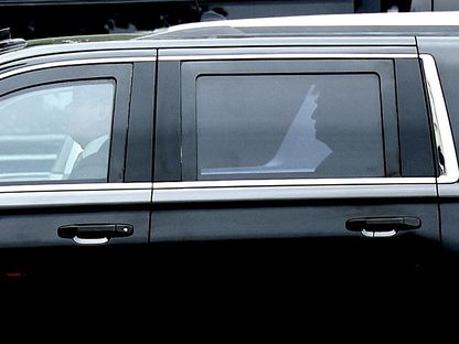 الرئيس الأميركي السابق دونالد ترمب يصل إلى مبنى \"إي باريت بريتيمان\" مقر المحكمة الفيدرالية في واشنطن قبيل اتهامه في 3 أغسطس - المصدر: غيتي إيمجز